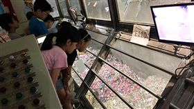 教育電台暑期環教廣播營　學童訪八里垃圾焚化廠國立教育廣播電台暑假期間在台北、彰化、高雄、花蓮、台東共舉辦5場國小營隊，將環境教育結合廣播體驗，台北場特別帶領學童前往八里垃圾焚化廠參觀。（國立教育廣播電台提供）中央社記者陳至中傳真　108年8月23日