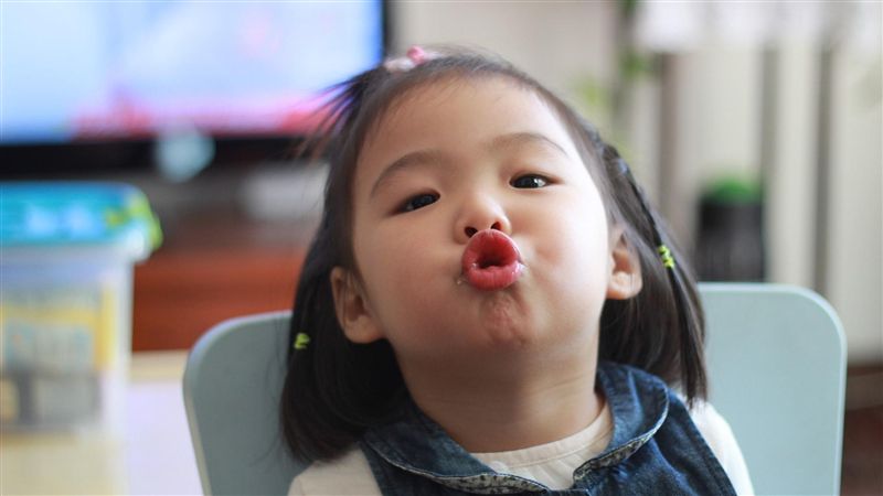 小兄妹安靜片刻…媽媽一看傻眼想哭