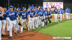 ▲富邦悍將在天母擊敗統一獅。（圖／記者蕭保祥攝影）