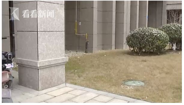 陸狠父狂摔四月兒　再將他丟出窗外！