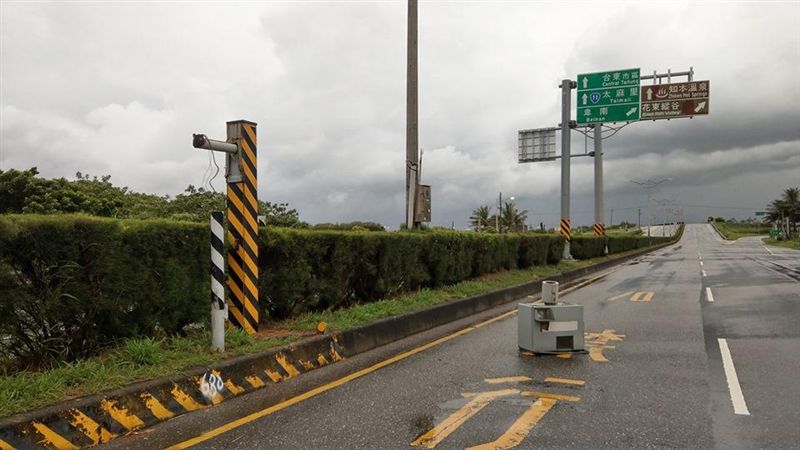 強風吹斷測速照相機　網友給白鹿按讚
