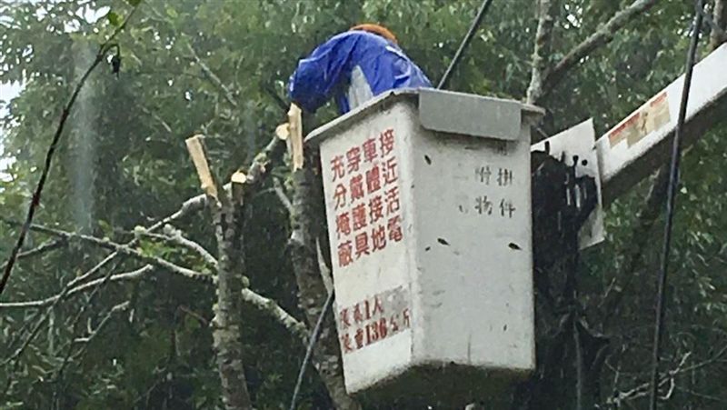 白鹿風雨襲台　全台停電逾1萬4千戶