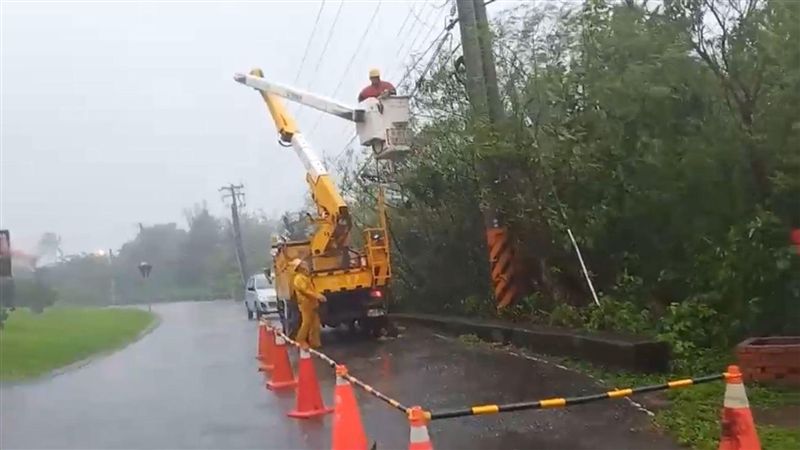 白鹿掃屏東5千戶停電　神搶修剩百戶
