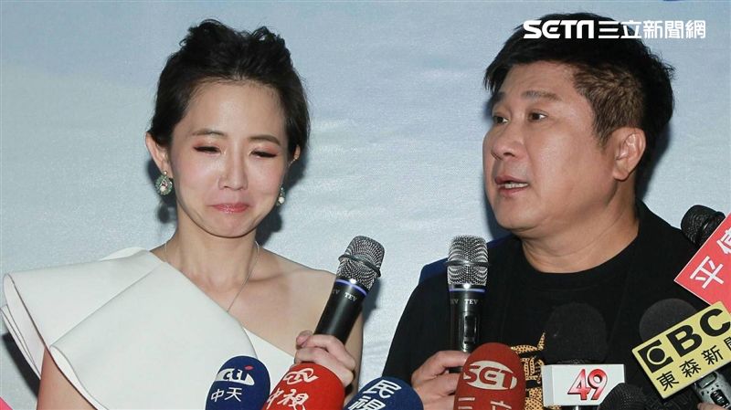 翔忻戀後首復出！謝忻哽咽搓手超緊張