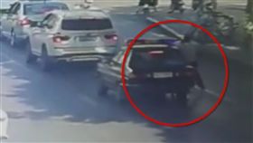 假車禍,碰瓷,大陸,河北,警車,交通,新手,詐騙,警察,　圖／翻攝自微博