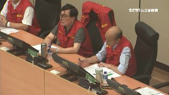 韓國瑜坐鎮防颱　接蘇揆電話一秒驚醒