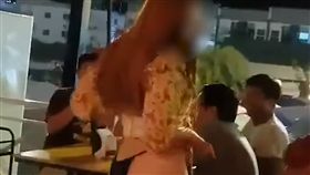 泰國,餐廳,丁字褲,小丁,黑色,酒促,跳舞,裸露,淫穢,色情, 圖／翻攝自YouTube