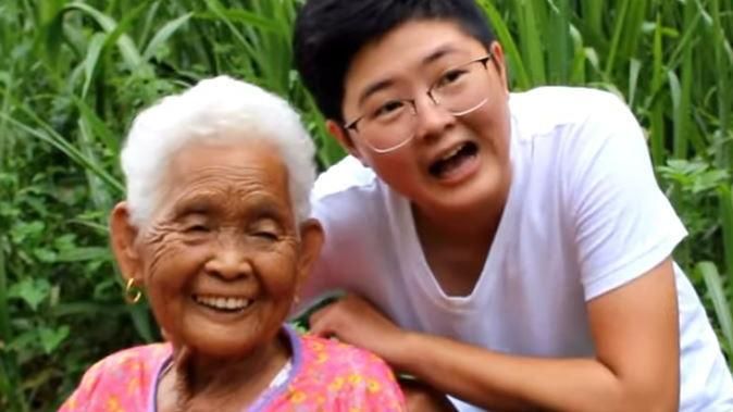 快樂嬤扯繃帶不想活　孫女一句救了她