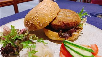 你吃過嗎？臭豆腐漢堡　創新法式台菜