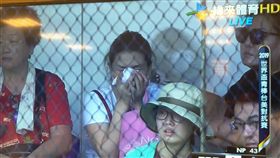 ▲何恆佑遭到頭部觸身球。（圖／翻攝自緯來體育直播）