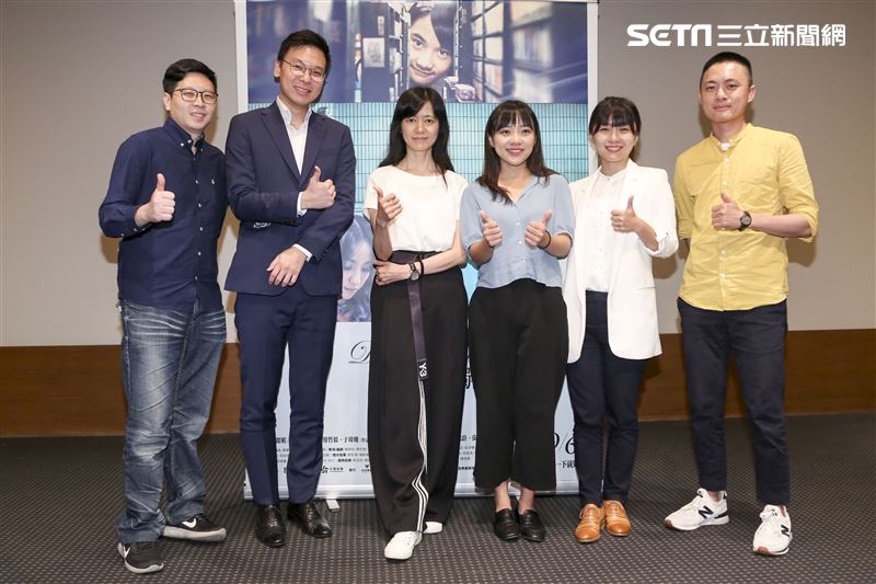 《致親愛的孤獨者》電影特映會，全體嘉賓合影。（圖／記者林士傑攝影）