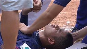 ▲何恆佑遭到頭部觸身球。（圖／翻攝自緯來體育直播）