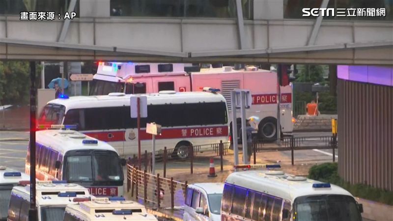 香港荃葵青遊行！港警首度出動水砲車