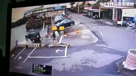 屏東縣,恆春,紅柴坑漁港,休旅車,失控,落水,受困