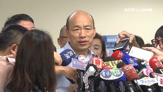 秀畢業證書！韓國瑜：沒法再退了