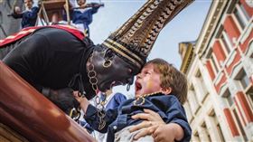 比利時,Ducasse d'Ath,野蠻人,種族歧視,黑臉扮相(圖/facebook.com/bruxellespantheres)