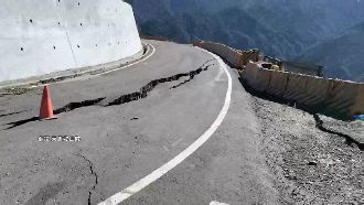 白鹿豪雨強風猛炸！南橫地裂土石崩