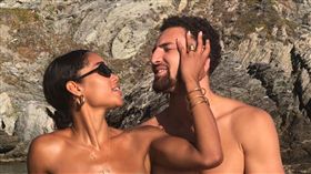 NBA／閃瞎！湯神帶女星渡假曬恩愛
NBA,金州勇士,Klay Thompson,渡假,Laura Harrier
翻攝自推特
