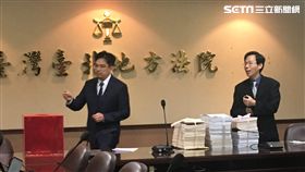 私菸案偵結，移審台北地方法院，北院公開抽出負責審理的合議庭。（圖／記者楊佩琪攝）