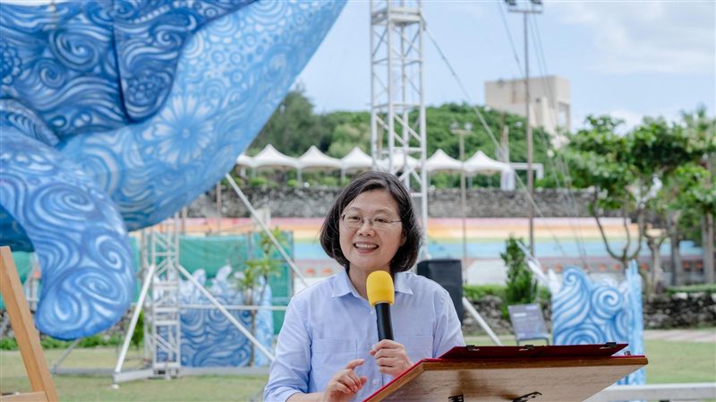 蔡英文肯定澎湖綠委楊曜　暗酸韓國瑜