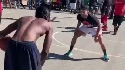 NBA／接地氣MVP！柯瑞街場鬥牛