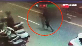 巷中逃竄！持槍嫌犯企圖變裝邊跑邊丟