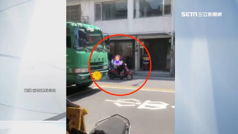 躲太陽不要命？婦停逆向車道　網傻眼