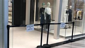 就差3小時登機…奪命鏡重砸女童「口鼻冒血亡」　員工爆：都沒鎖牢（圖／翻攝自The Straits Times Twitter）