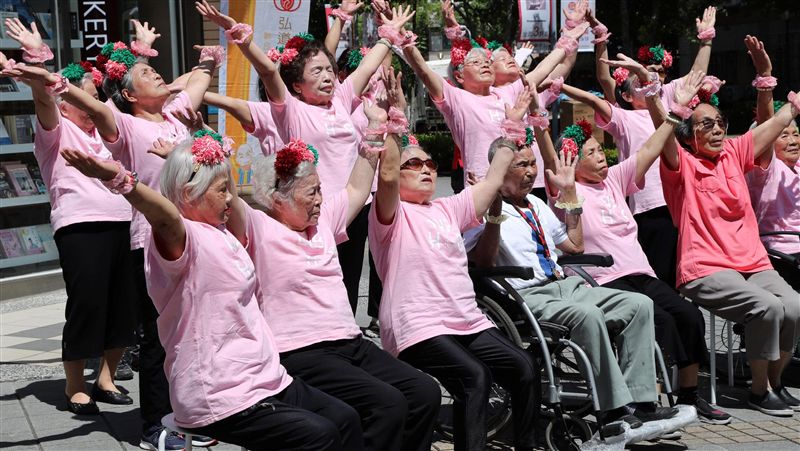 不老樂團快閃　銀髮平均年齡86歲