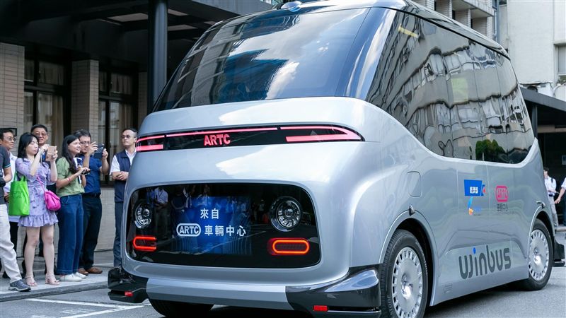 台灣自製　自駕電動小型巴士