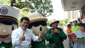 新進郵差,夏季制服,林佳龍,調動庫存,更新(圖/中央社)