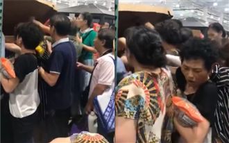 上海大媽好市多瘋搶烤雞！店員崩潰了