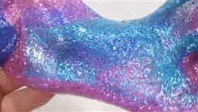 史萊姆,黏土,皮膚科,蔡逸姍,過敏,紅腫,指紋,皮膚炎,脫皮,感染,　圖／翻攝自YouTube