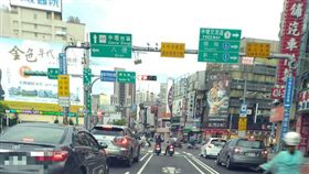 紅綠燈,號誌,等待線,機車,桃園爆報　圖／翻攝自臉書桃園爆報