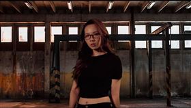  YouTuber「滴妹」/特務造型/翻攝YouTube