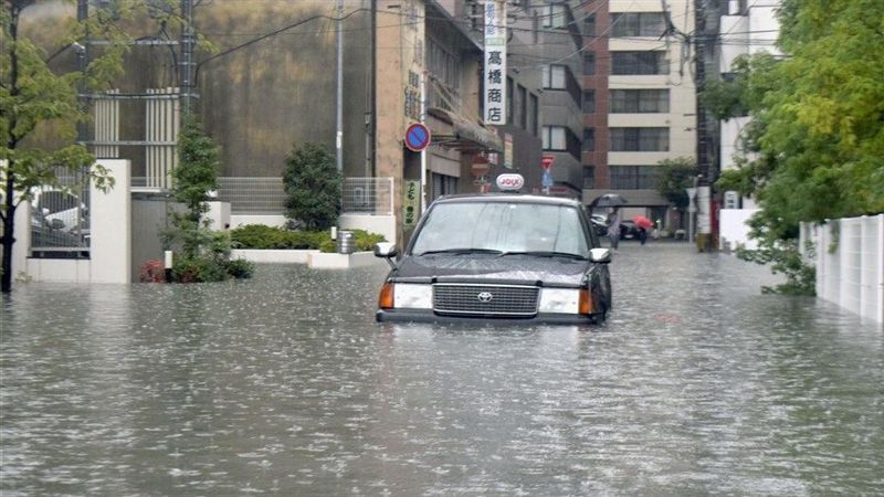 日本九州大雨　當局發最高警報