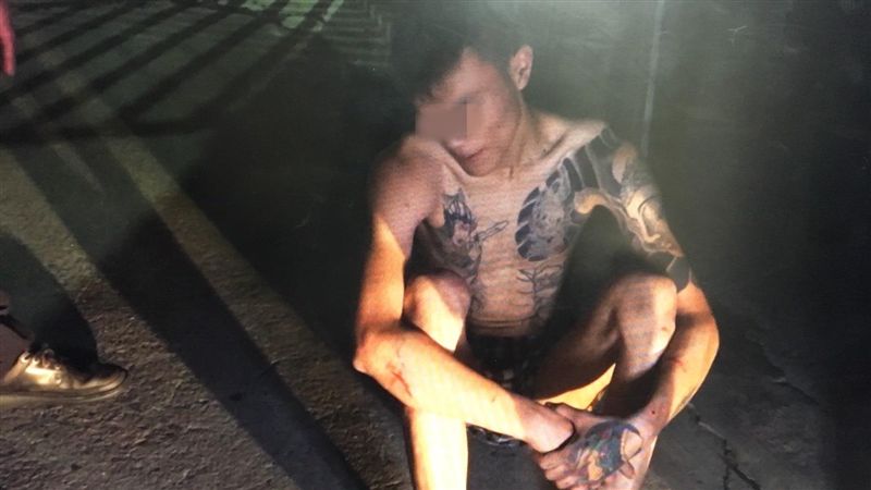 睡夢中遭10多人海k！只穿內褲逃跑