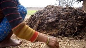 印度,雷劈,牛糞,古法。(圖/翻攝自youtube)