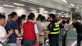 大媽力量震撼上海好市多！開幕第二天…烤雞「限購1隻」（圖／翻攝自微博）