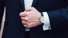 手錶，客戶，談公事，西裝/pixabay