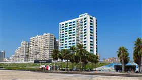 台北青年公宅申請登記起跑（1）台北市都發局10日宣布「青年一期公共住宅」可供申請登記，總戶數共273戶，房租採分級租金補貼及市價85折，包含套房、三房型等，租金從新台幣8100元至1萬9800元，7月可點交入住。圖為公宅外觀。（都發局提供）中央社記者劉建邦傳真  108年4月10日