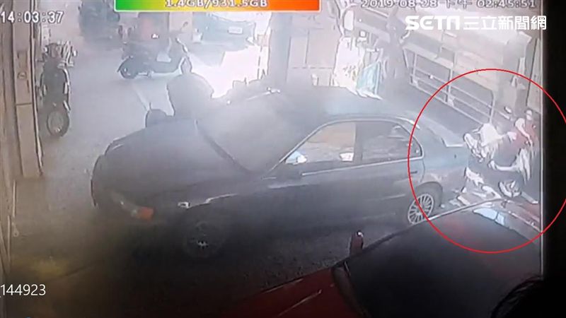 驚悚畫面曝光！女騎士慘遭水肥車輾斃
