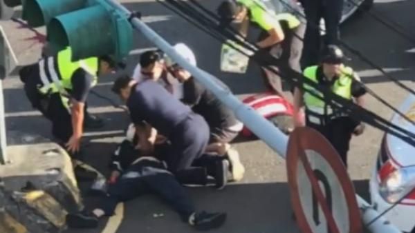 勇警追捕傷重身亡！家屬悲慟難以接受