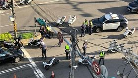 基隆,汐止,百福社區,員警（圖／翻攝爆廢公社）