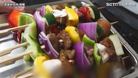 ▲烤的時候須有耐心適時翻轉。（圖／菜單研究所 授權）