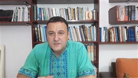 以為全是假新聞！外國記者去新疆沉默了：這裡真的是集中營
圖／翻攝自Olsi Jazexhi YouTube