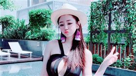 從《我愛黑澀會》出道的女星小貝貝（李宇希）宣布婚訊。IG