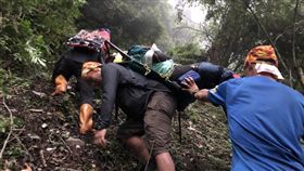 南投,台師大,登山隊,墜谷,直昇機,吊掛,八通關（圖／翻攝畫面）
