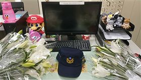 新北,汐止,薛定岳,殉職,移靈,積木模型,鮮花,百合花,汐止派出所。翻攝畫面