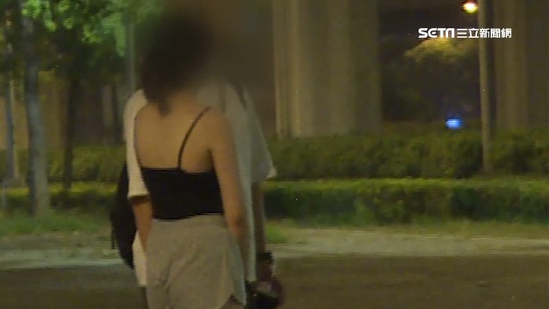 違規左轉撞機車！女駕駛秀美背成亮點